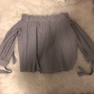 American Eagle off shoulder shirt